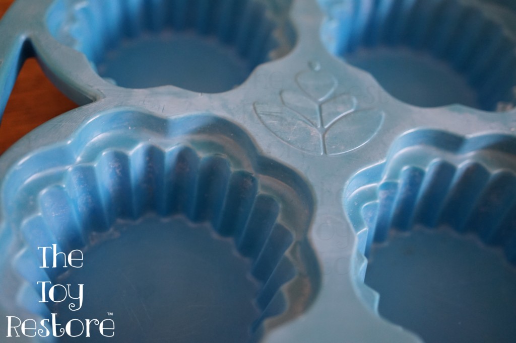 Fisher Price Fun With Food CupCake pan, was bleached too long. It got white and blotchy